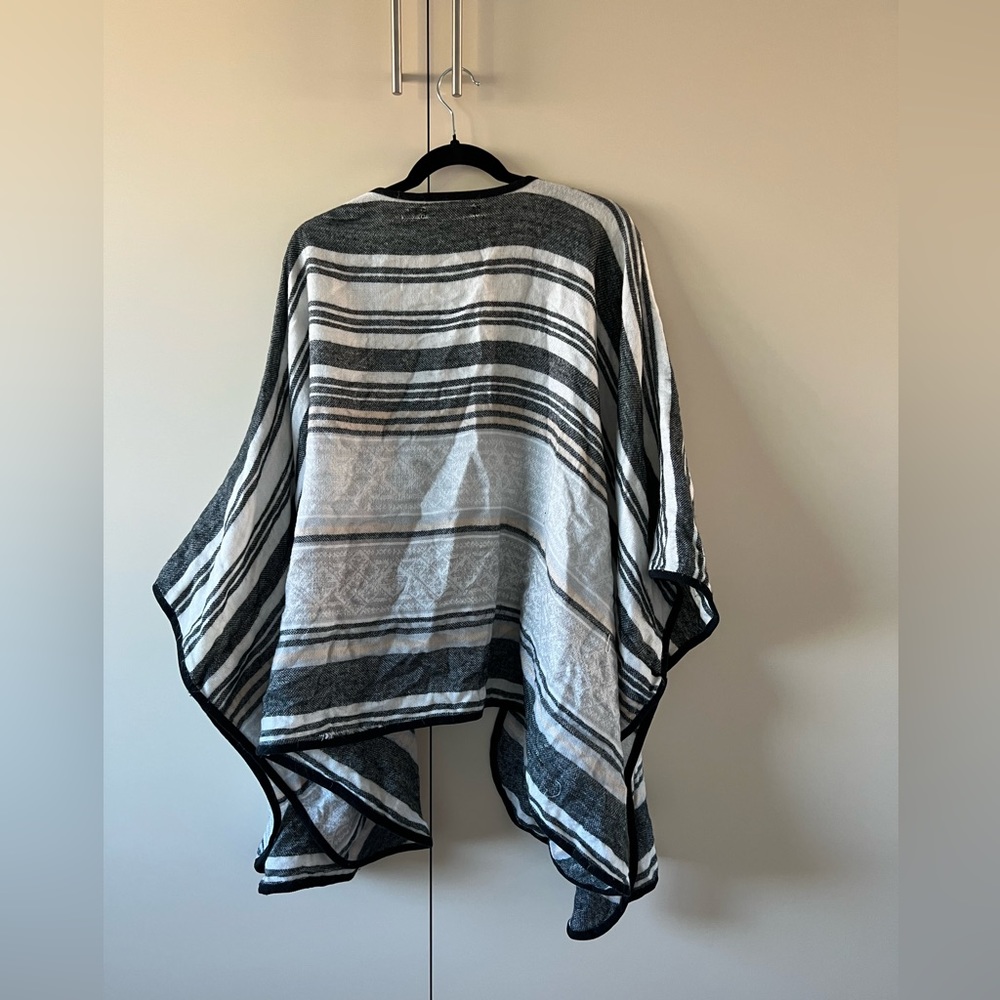 Bcbgeneration Open Shawl - image 3